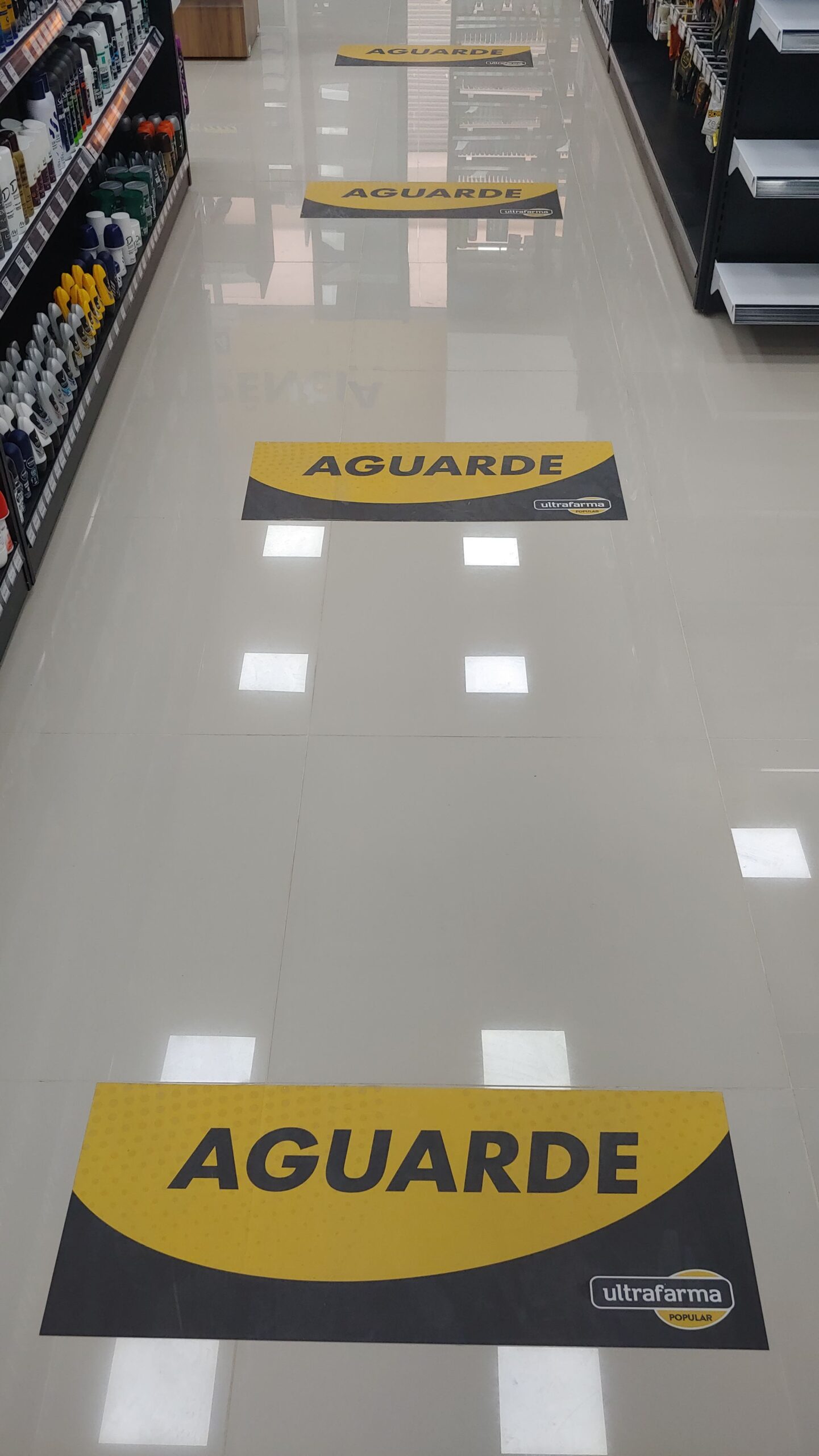 Adesivo laminado de chão