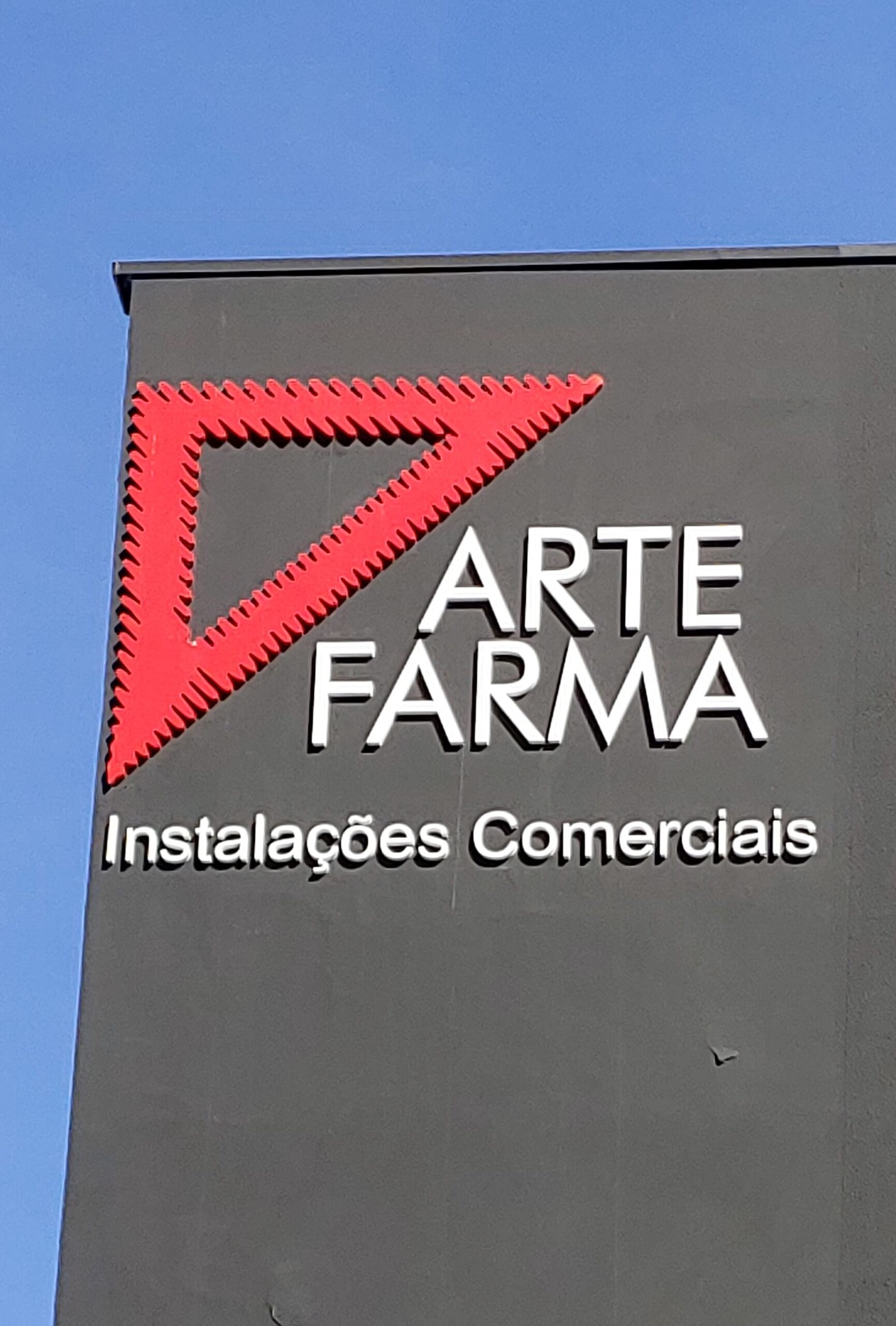 Logo em PVC expandido