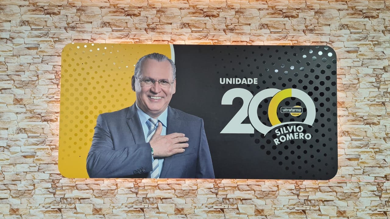 Placa com Verniz Localizado