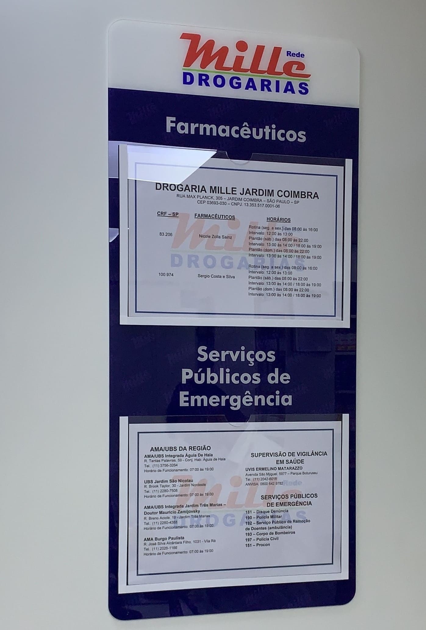 Quadro de avisos em acrílico